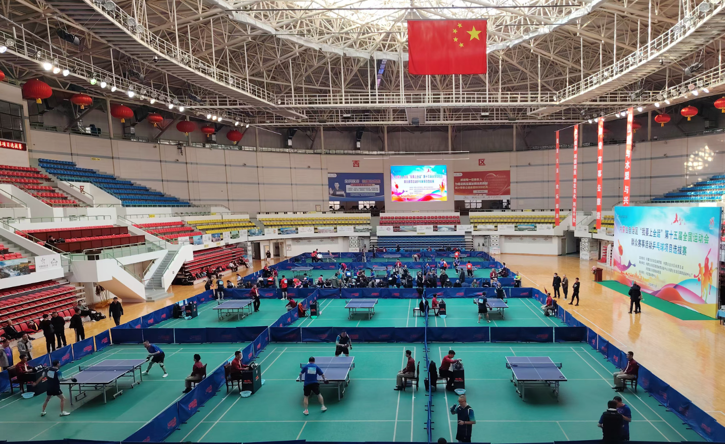 现场观众席动情，球队斗志昂扬的简单介绍