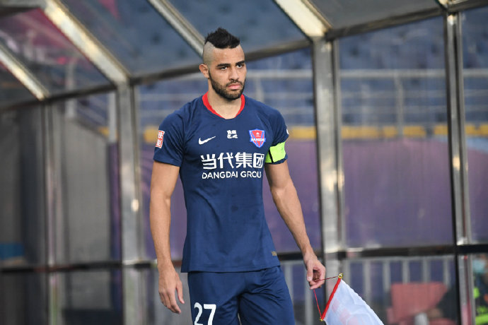 关于巴坎布荣膺中超最佳射手，刷新职业生涯记录的信息