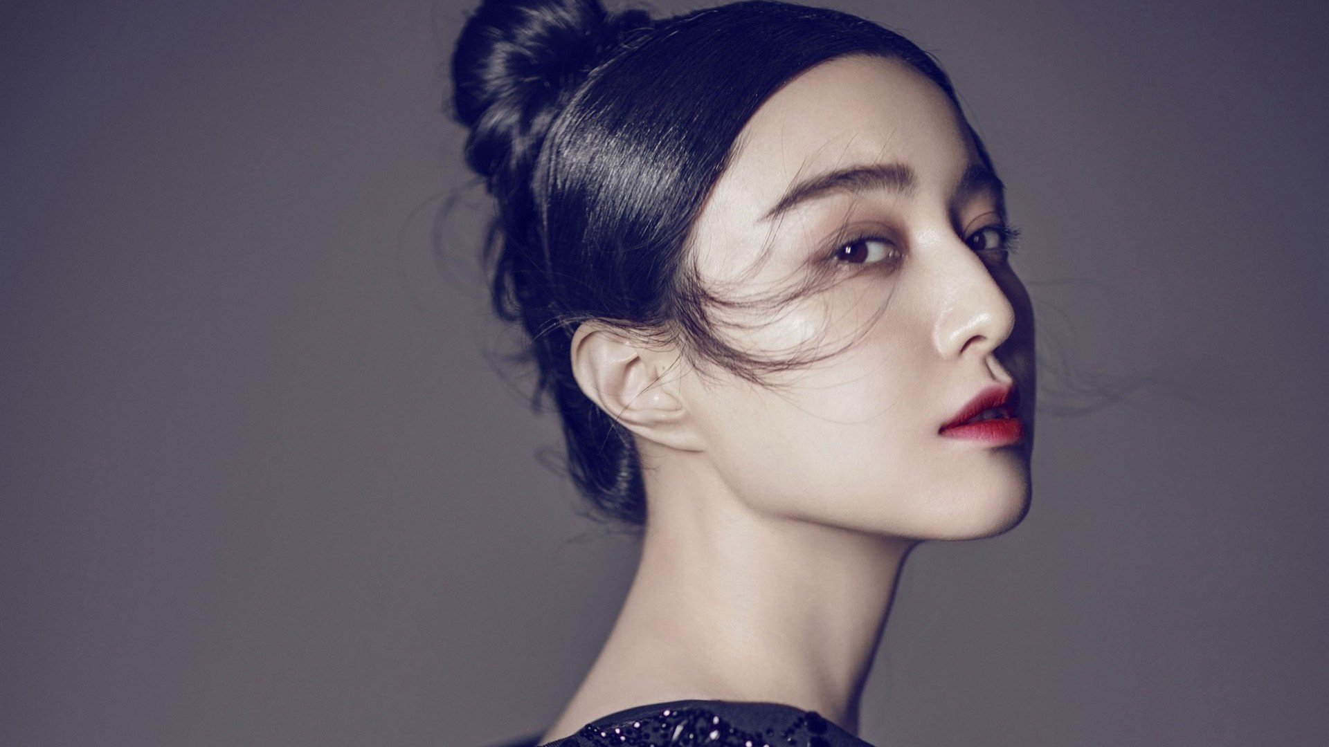 大黄蜂群起蛰击独木舟,奥斯梅恩化身关键先生终结悬念