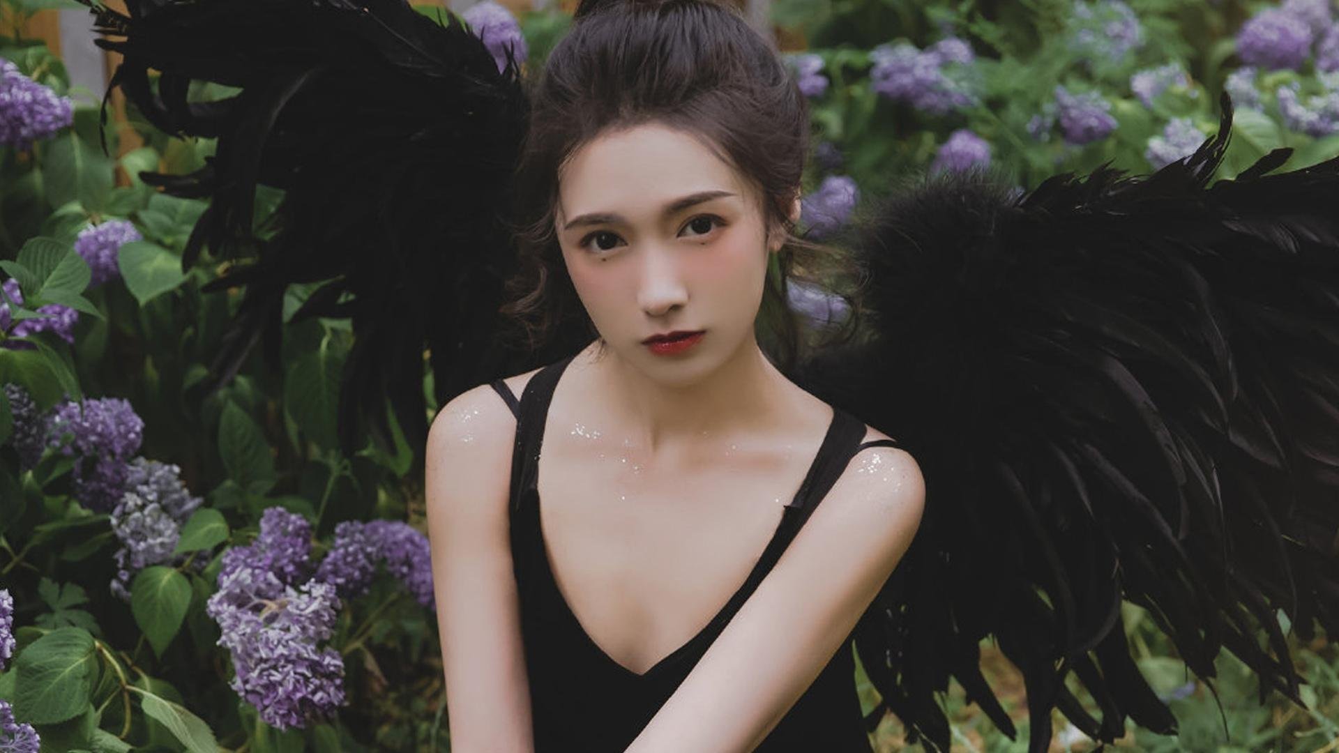 无冕之夜的小贾伦,当世界在喧嚣中沉默,一个灵魂在篮筐下苏醒