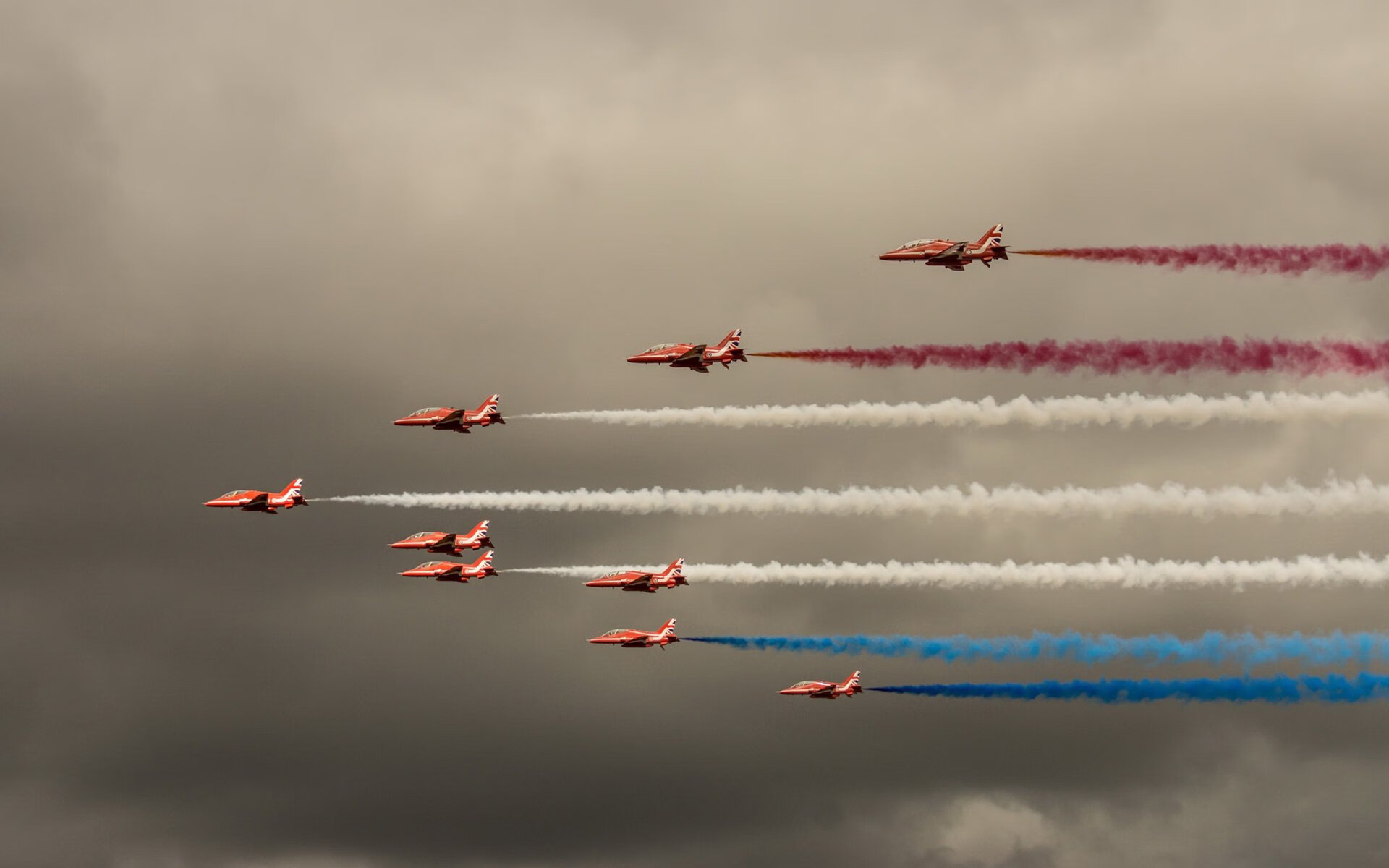 苏亚雷斯统治全场,英格兰压哨击败日本—足球之夜的激情与悬念