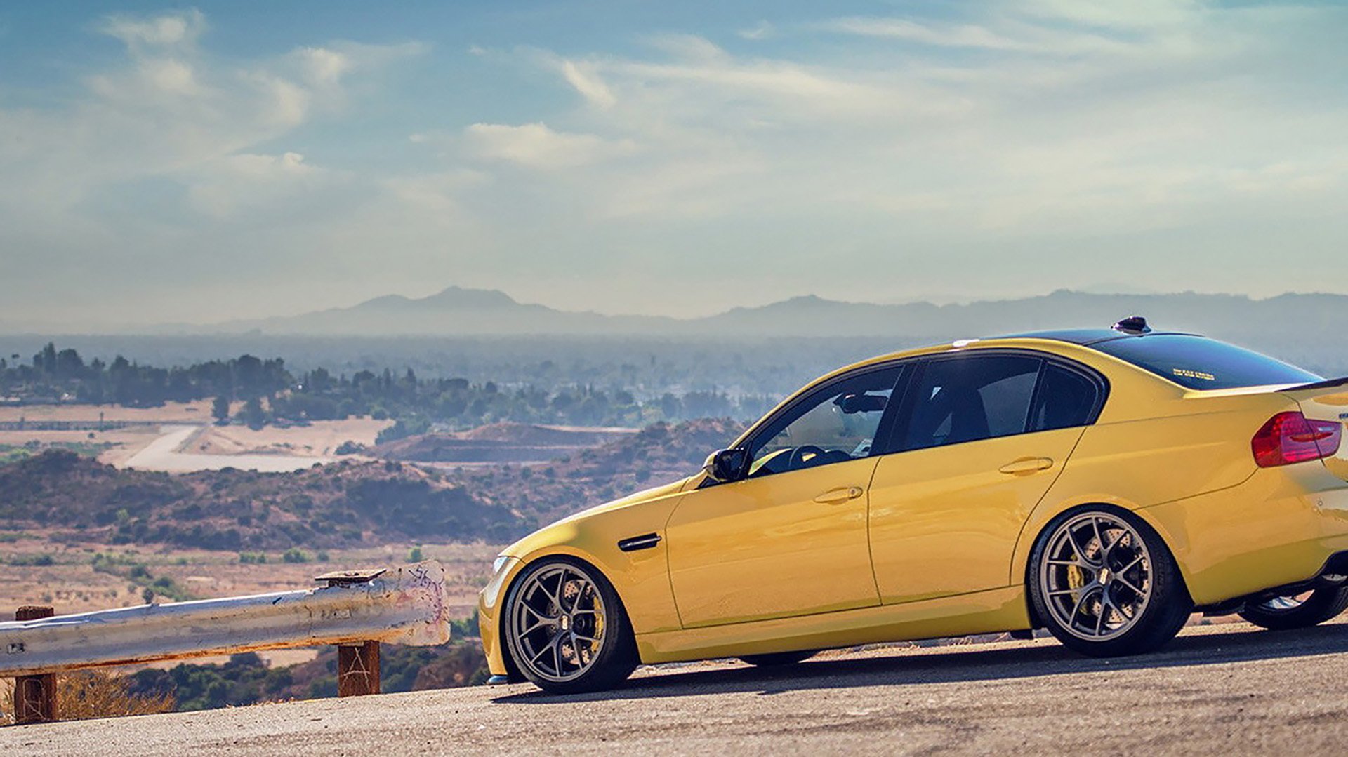 跨界体育狂想曲，深圳队横扫灰熊，哈利伯顿F1揭幕战夺魁